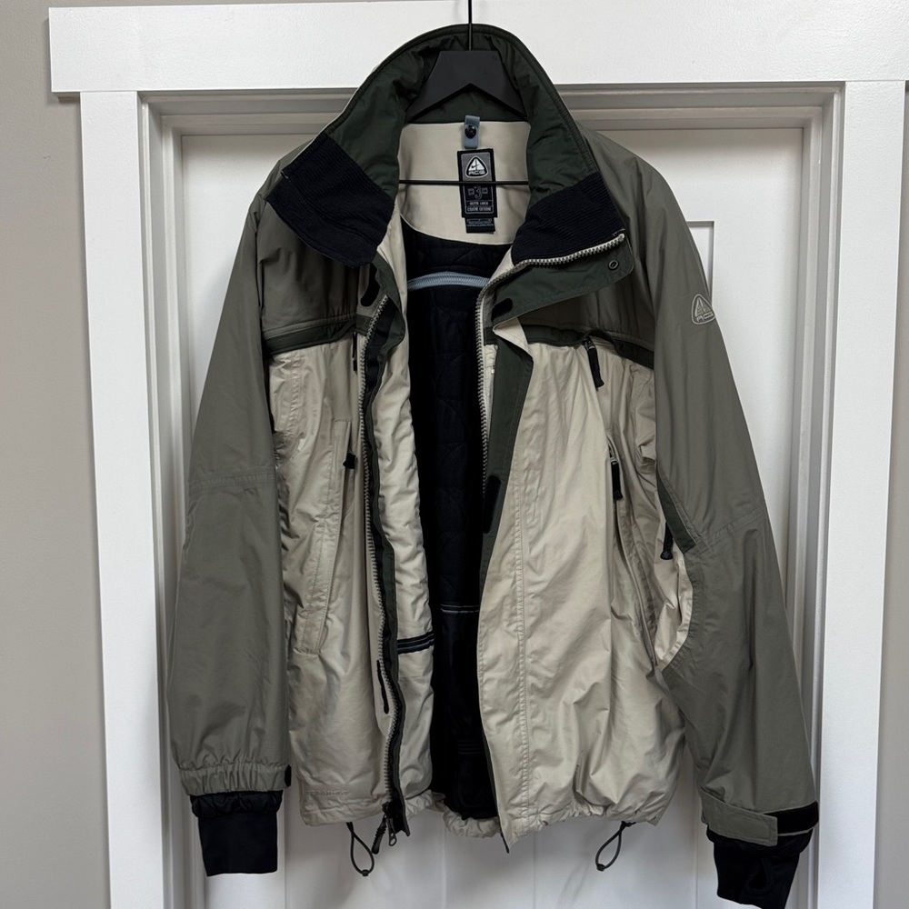 Nike All Conditions Gear (ACG) Ski / Snowboard Parka. Vintage 90’s but Like New